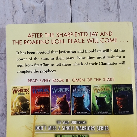 Warriors: Omen Of The Stars #1 The Fourth Apprentice Book - Picture 5 of 11